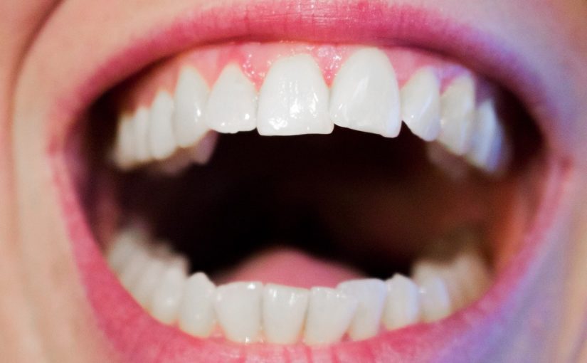 Obecna technologia stosowana w salonach stomatologii estetycznej może sprawić, że odzyskamy śliczny uśmiech.