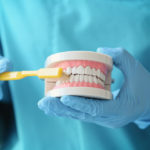 Całościowe leczenie stomatologiczne – znajdź trasę do zdrowego i uroczego uśmiechu.